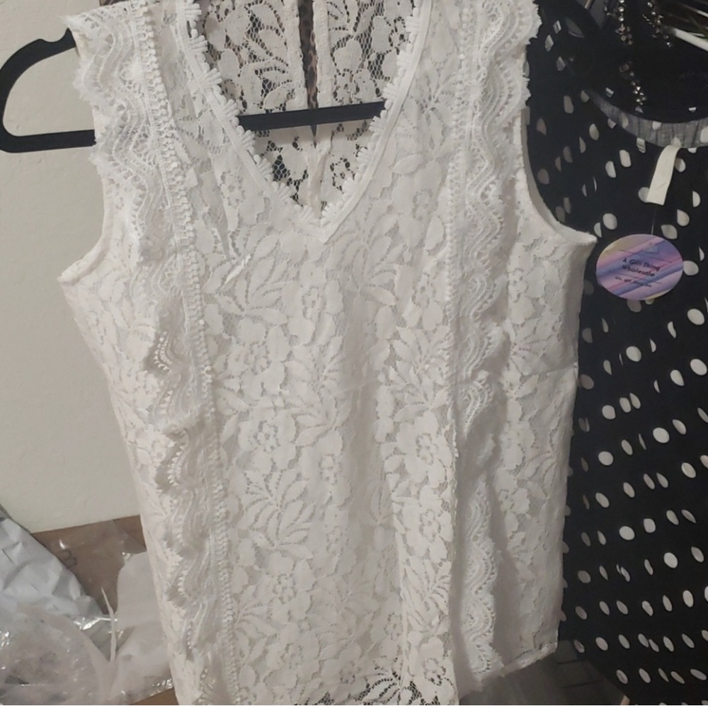 Feminine white lace top - Picture 7 of 10